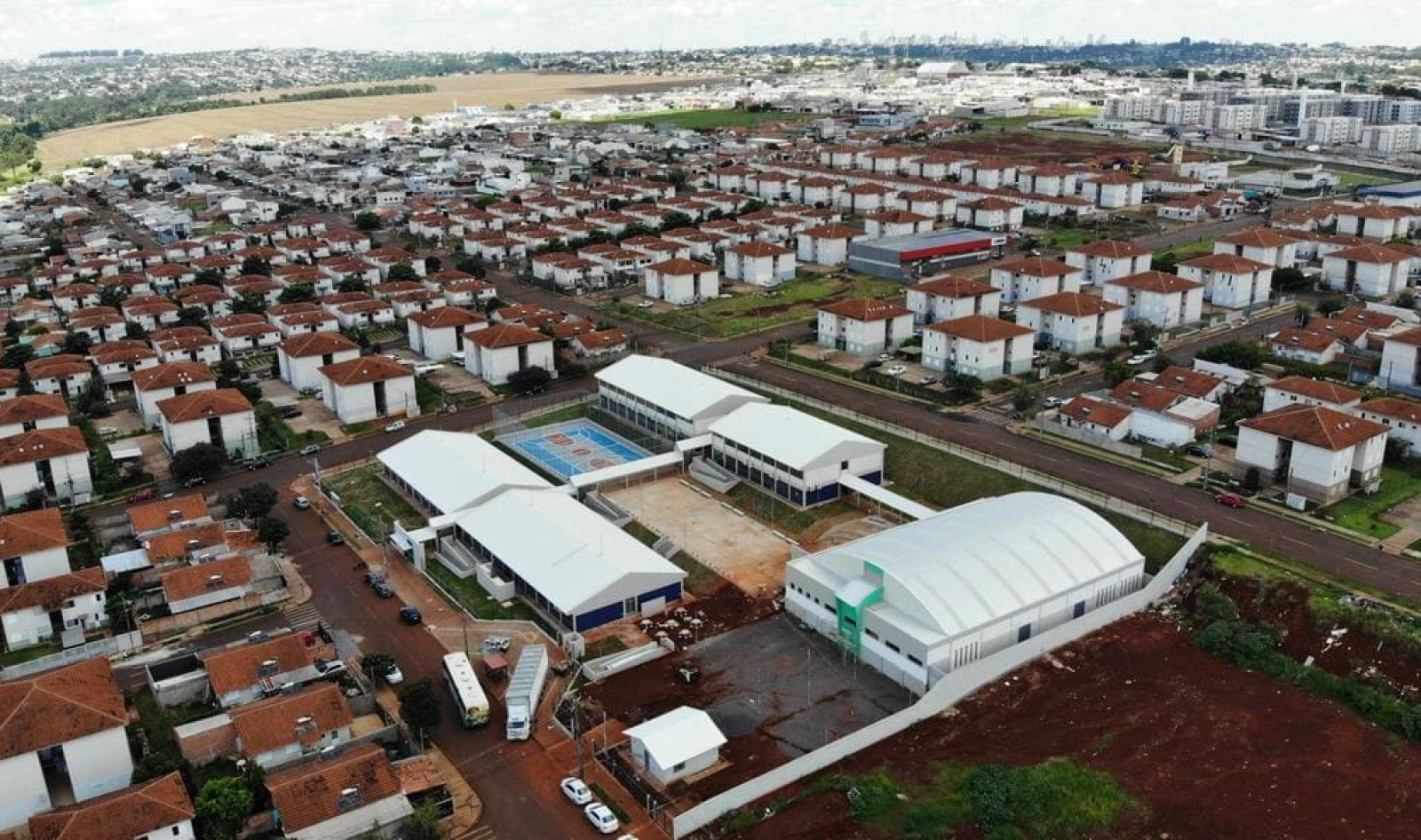 Governador Ratinho Junior e deputado Gugu Bueno entregam novo colégio no Jardim Riviera, em Cascavel
