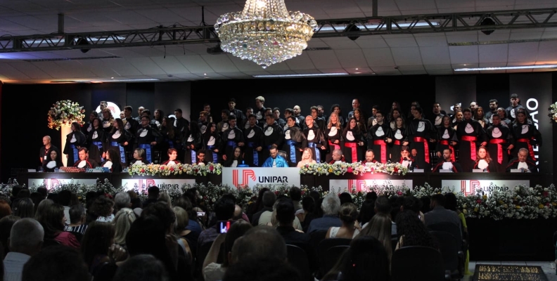 Unipar Cascavel entrega ao mercado 237 profissionais bacharéis e tecnólogos
