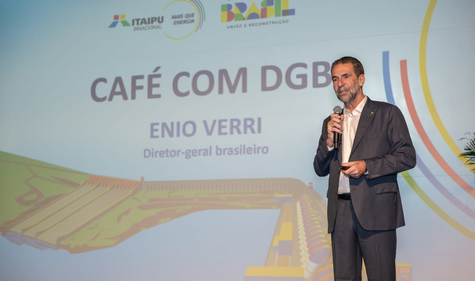 Diretor-geral da Itaipu reúne corpo funcional para balanço de dois anos de gestão