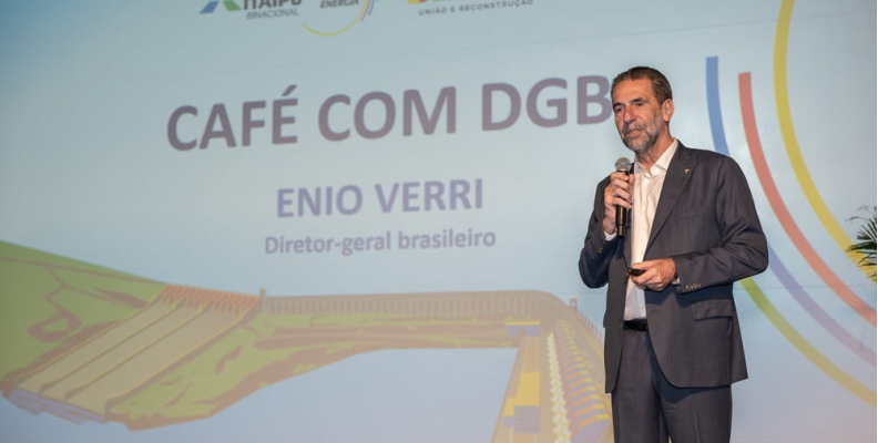 Diretor-geral da Itaipu reúne corpo funcional para balanço de dois anos de gestão