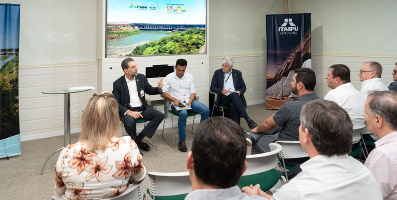 Diretores da Itaipu recebem prefeitos dos municípios lindeiros