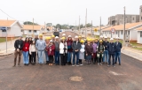 Futuros moradores visitam casas construídas pelo Projeto Moradias