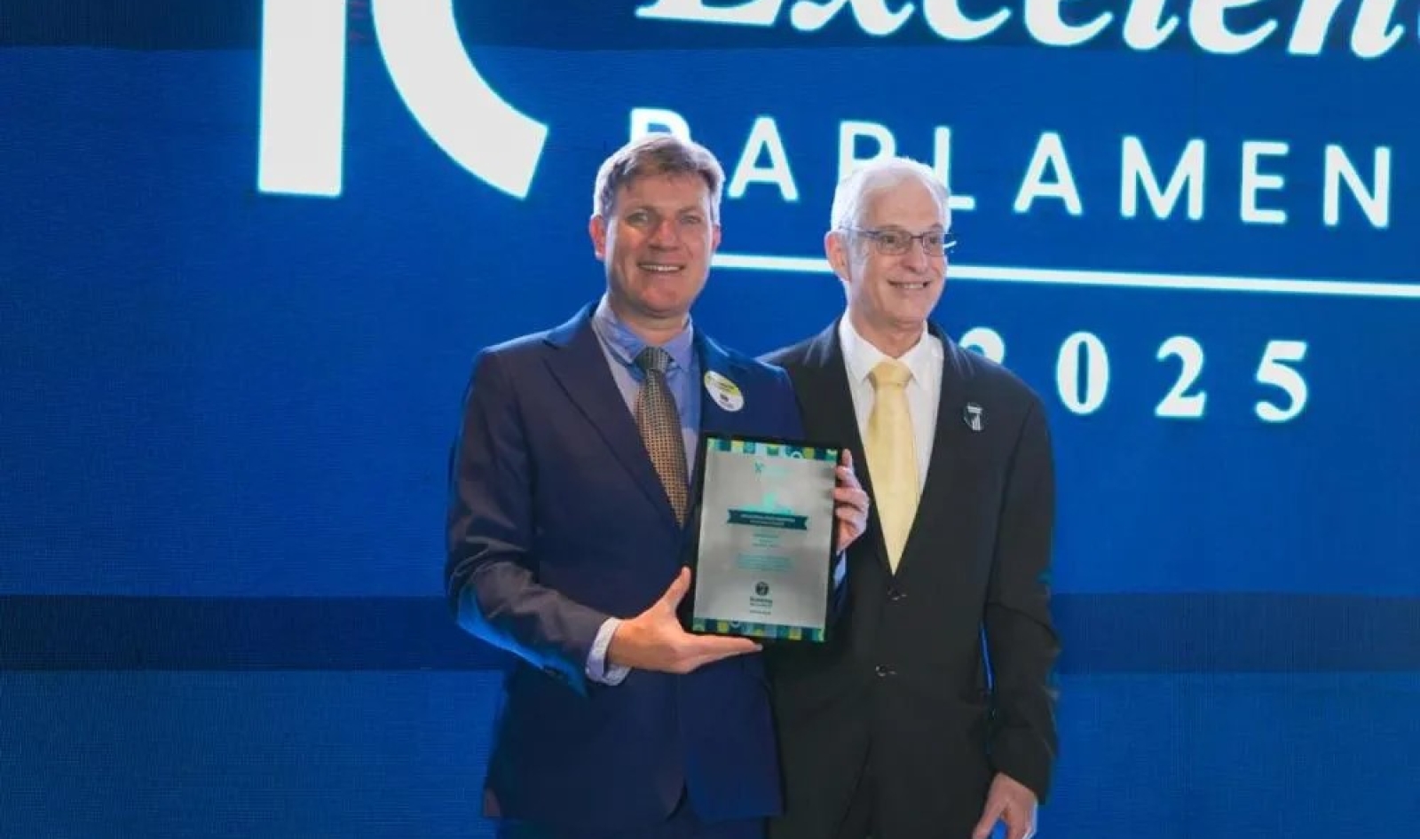 Nelsinho Padovani recebe Prêmio Excelência Parlamentar