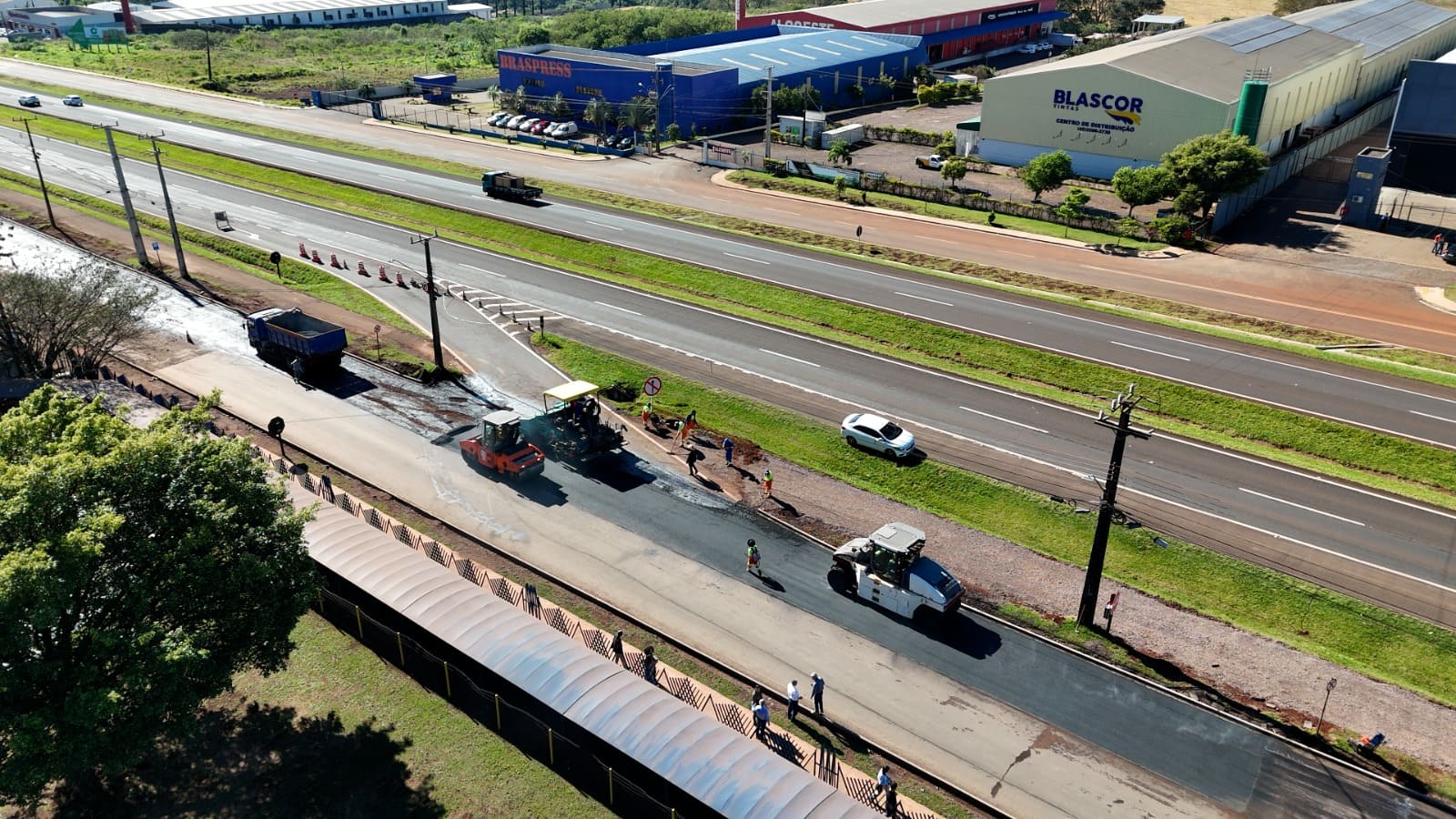 Prefeitura inicia obras de pavimentação no lado esquerdo da marginal da BR-277