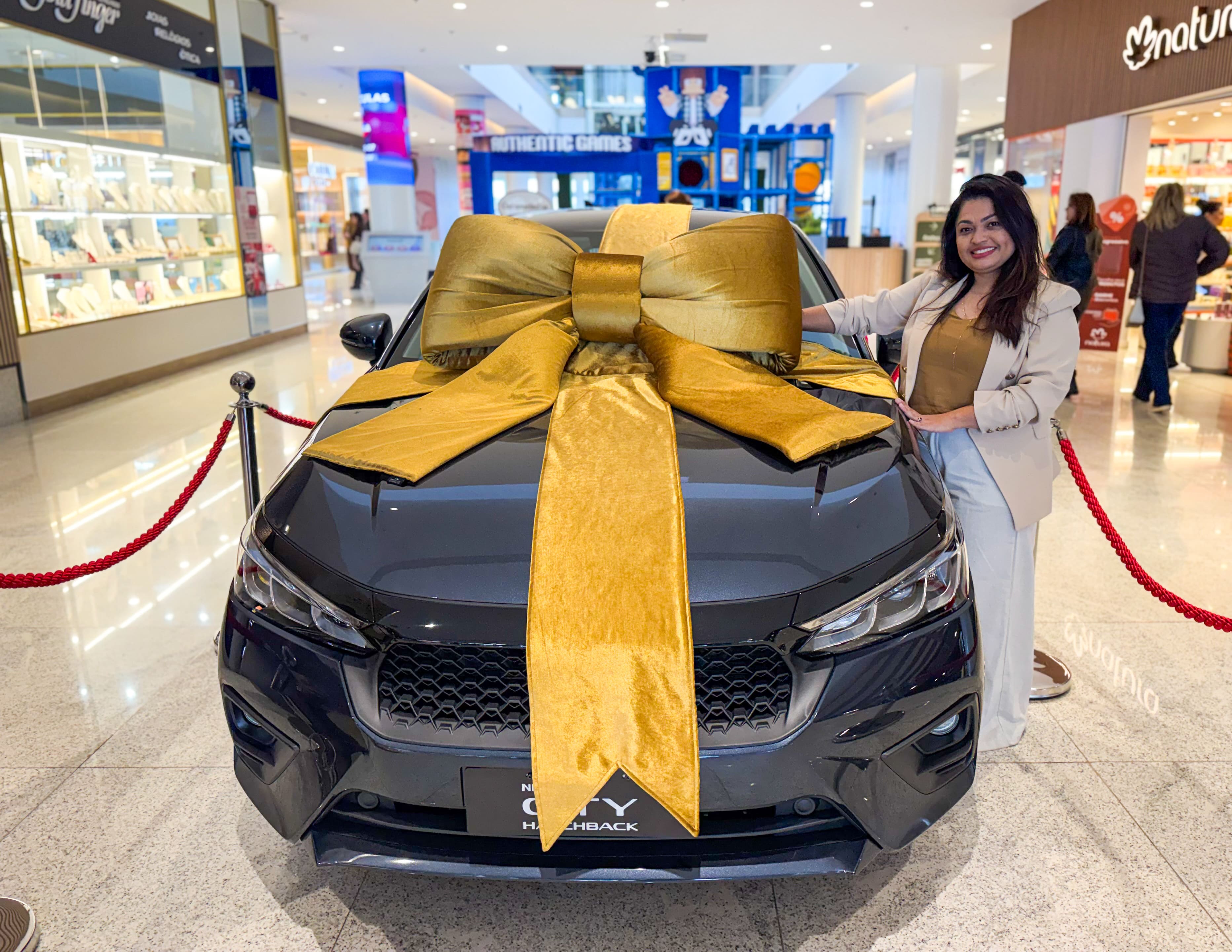 Ganhadora de sorteio de carro no Catuaí Cascavel celebra prêmio com emoção